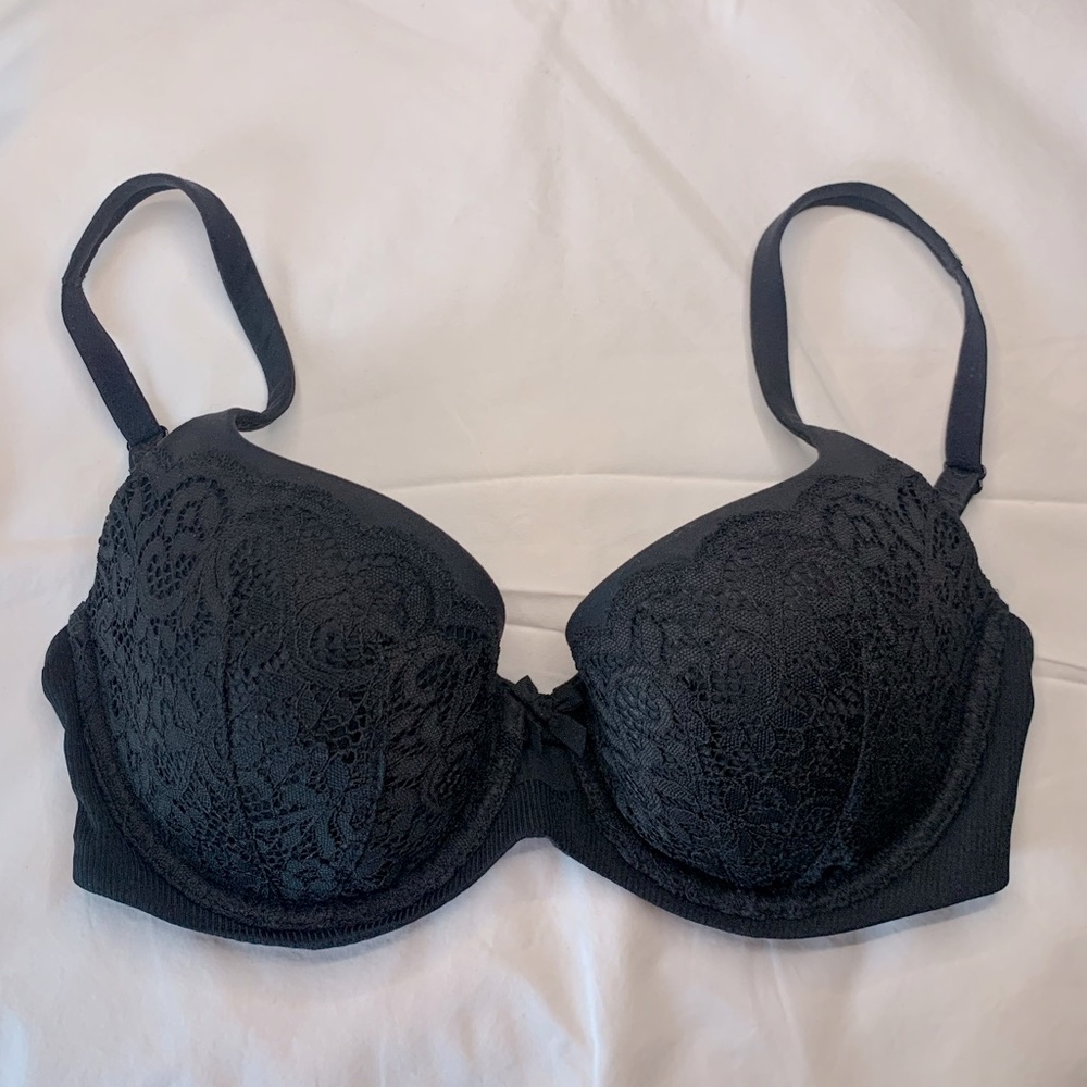 Victoria’s Secret Body by Victoria Lightly Lined Demi Lace Bra